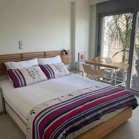 Lovely Maisonette شقة *